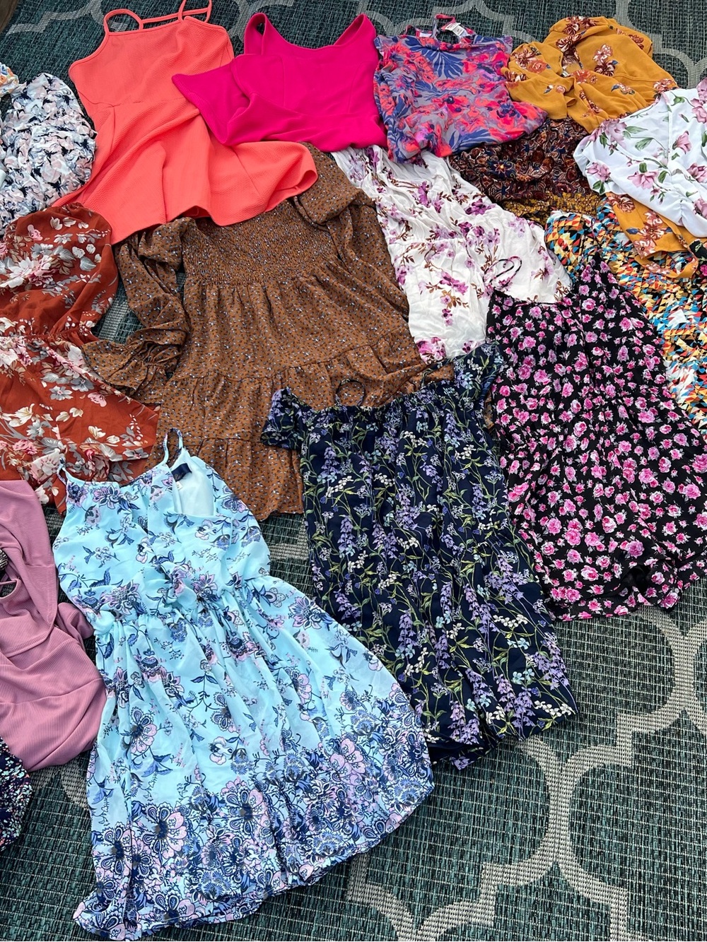 MASSIVE summer dress/romper lot 20 pieces Xs-Small WHOLESALE BULK floral bright
